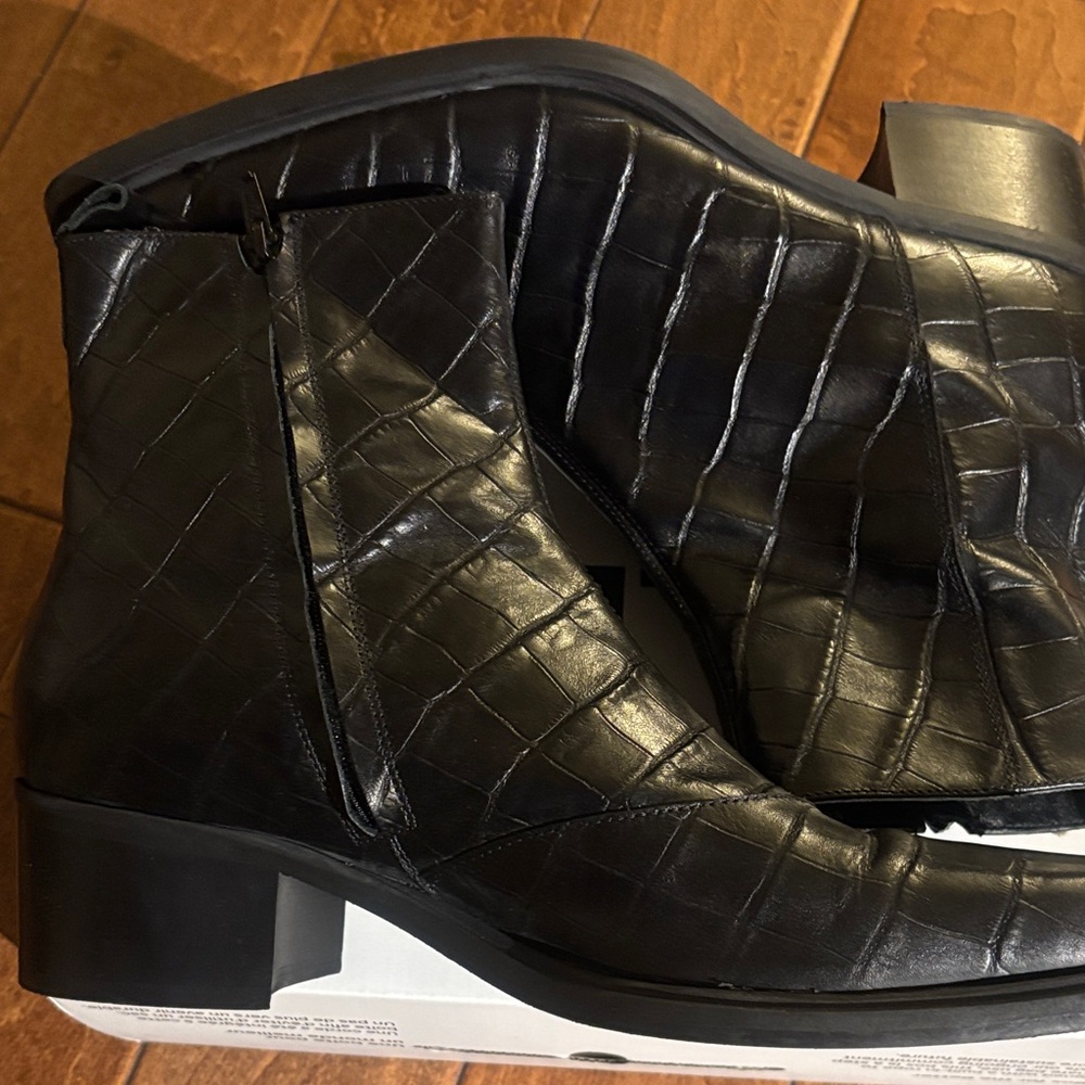 Aldo Black Textured Leather Boots - Picture 5 of 7
